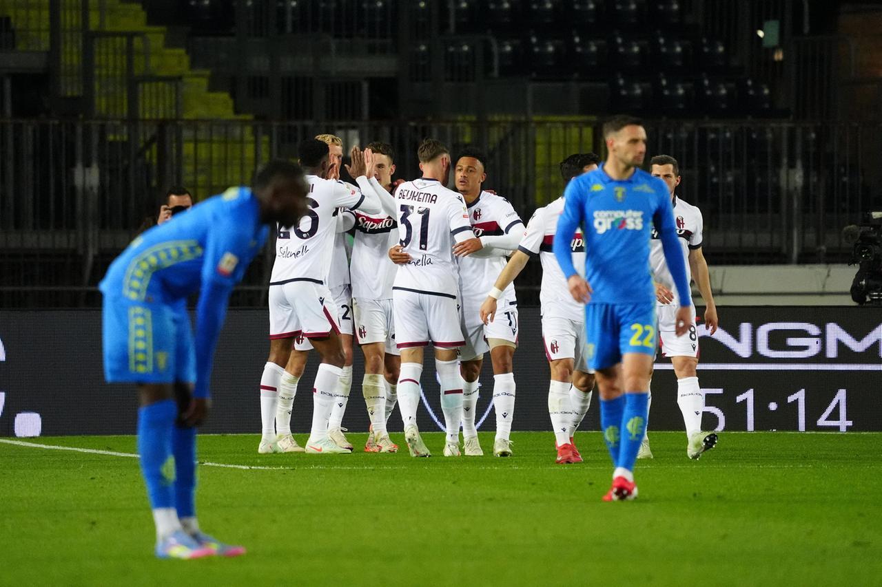 
	La delusione degli azzurri dopo il terzo gol del Bologna (foto Nucci)

