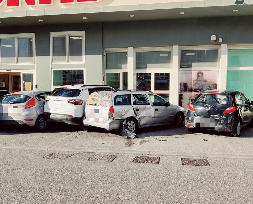 
	Alcune delle auto danneggiate

