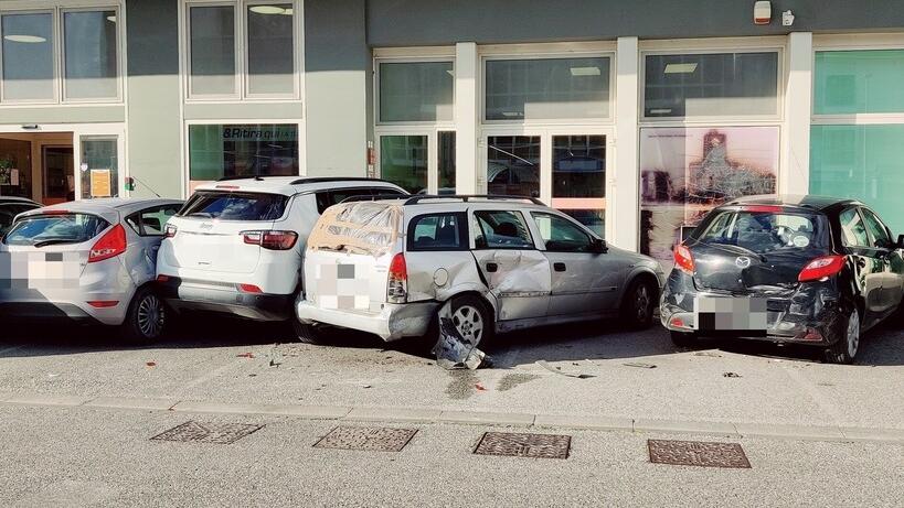 Alcune delle auto danneggiate