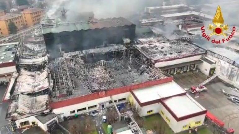 Incendio Inalca, c’è l’ipotesi del rogo doloso: il cane Max a caccia di sostanze acceleranti