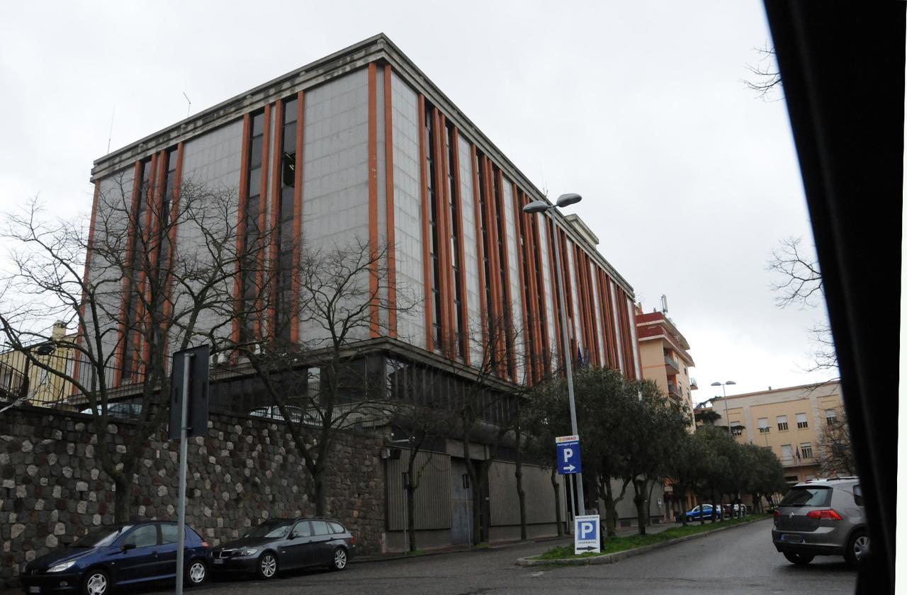 
	La Questura di Nuoro <em>(foto Massimo Locci)</em>

