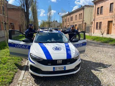 Ferrara, minorenne aggredisce un poliziotto fuori da scuola e gli causa un trauma cranico