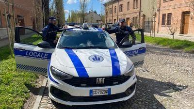 Ferrara, minorenne aggredisce un poliziotto fuori da scuola e gli causa un trauma cranico