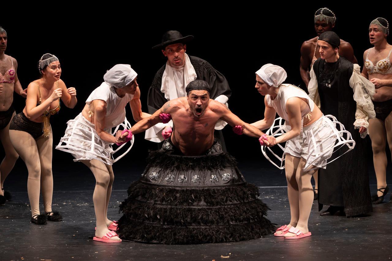 Teatro Ariosto: in scena “Re Chicchinella” di Emma Dante tratto da “Lo cunto de li cunti”