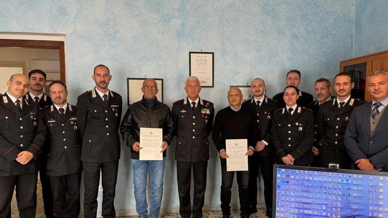 Salvarono quattro persone dalle fiamme: medaglia al merito civile ai due carabinieri eroi