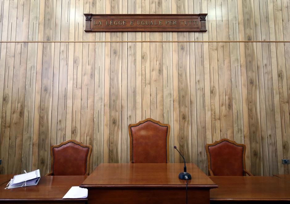 Dall’Uruguay a Ferrara per prostituzione: cade l’aggravante, prescritto il reato di sfruttamento