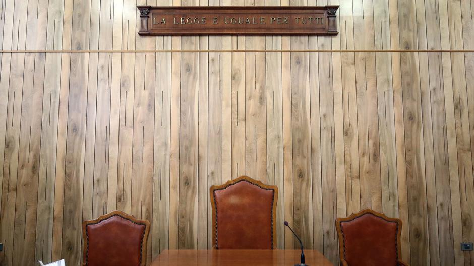 Dall’Uruguay a Ferrara per prostituzione: cade l’aggravante, prescritto il reato di sfruttamento