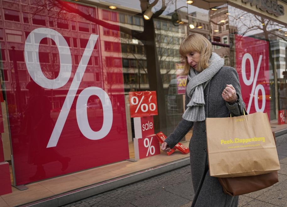 Drammatico crollo degli stipendi: è come aver perso due mensilità