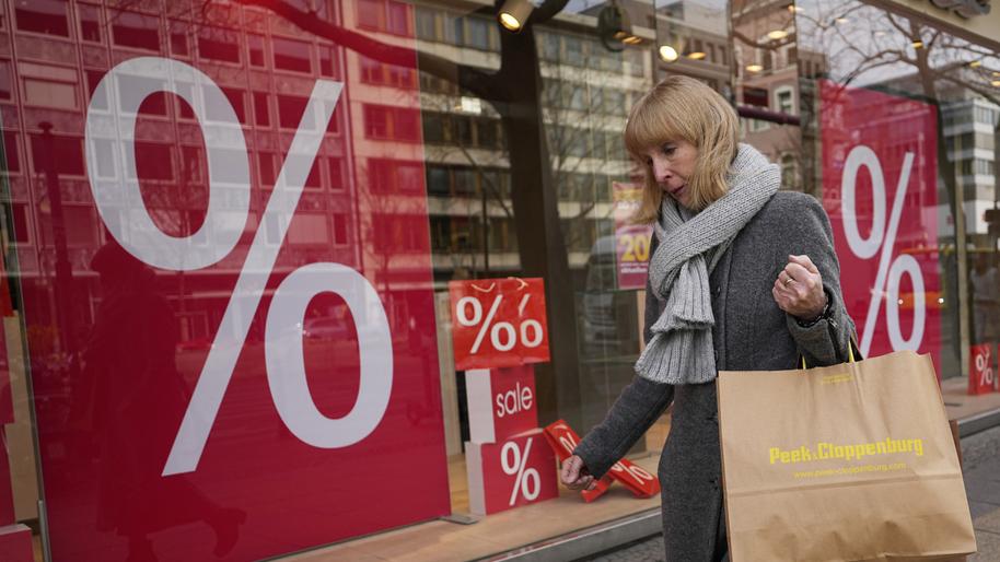 Drammatico crollo degli stipendi: è come aver perso due mensilità