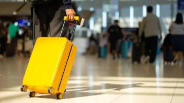 Pasqua 2025, vacanze con stangata: treni e voli alle stelle, rincari fino al +98%