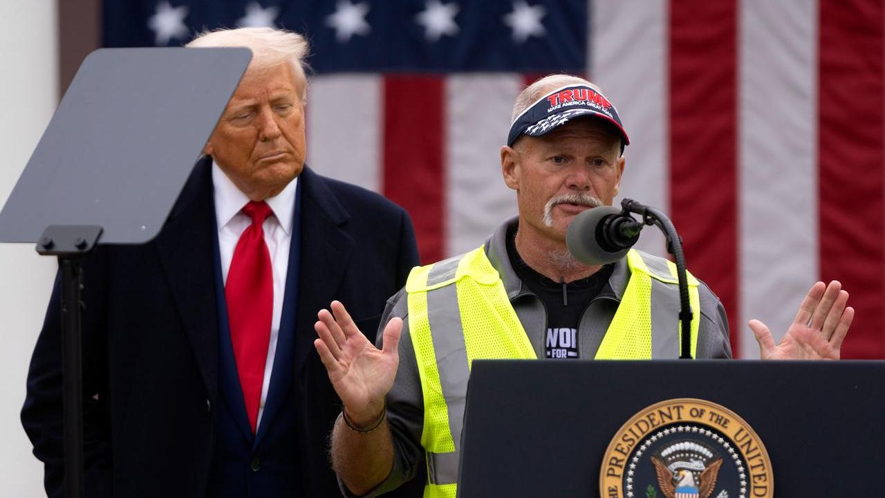 Un momento della conferenza stampa di Trump