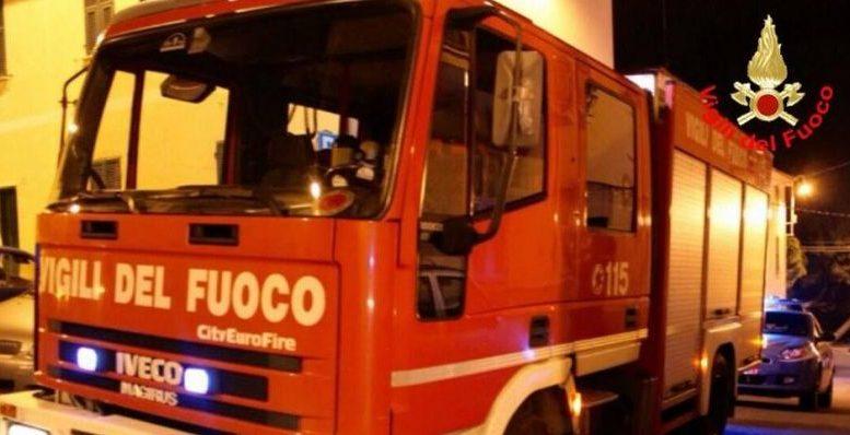 Sorso, Fiat Stilo danneggiata da un incendio: il proprietario spegne le fiamme