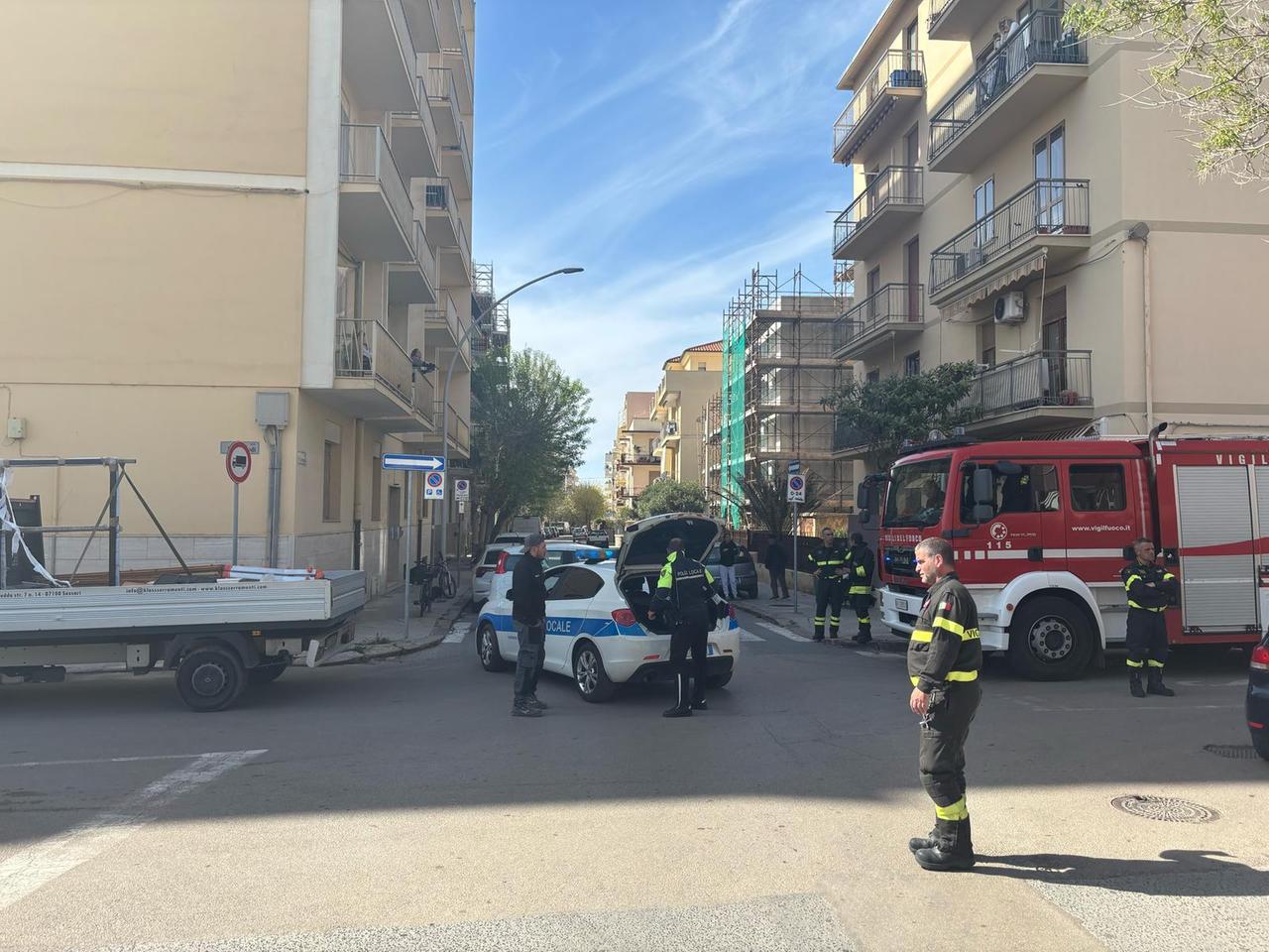 Alghero, urta un autocarro e finisce contro un muro: grave una donna