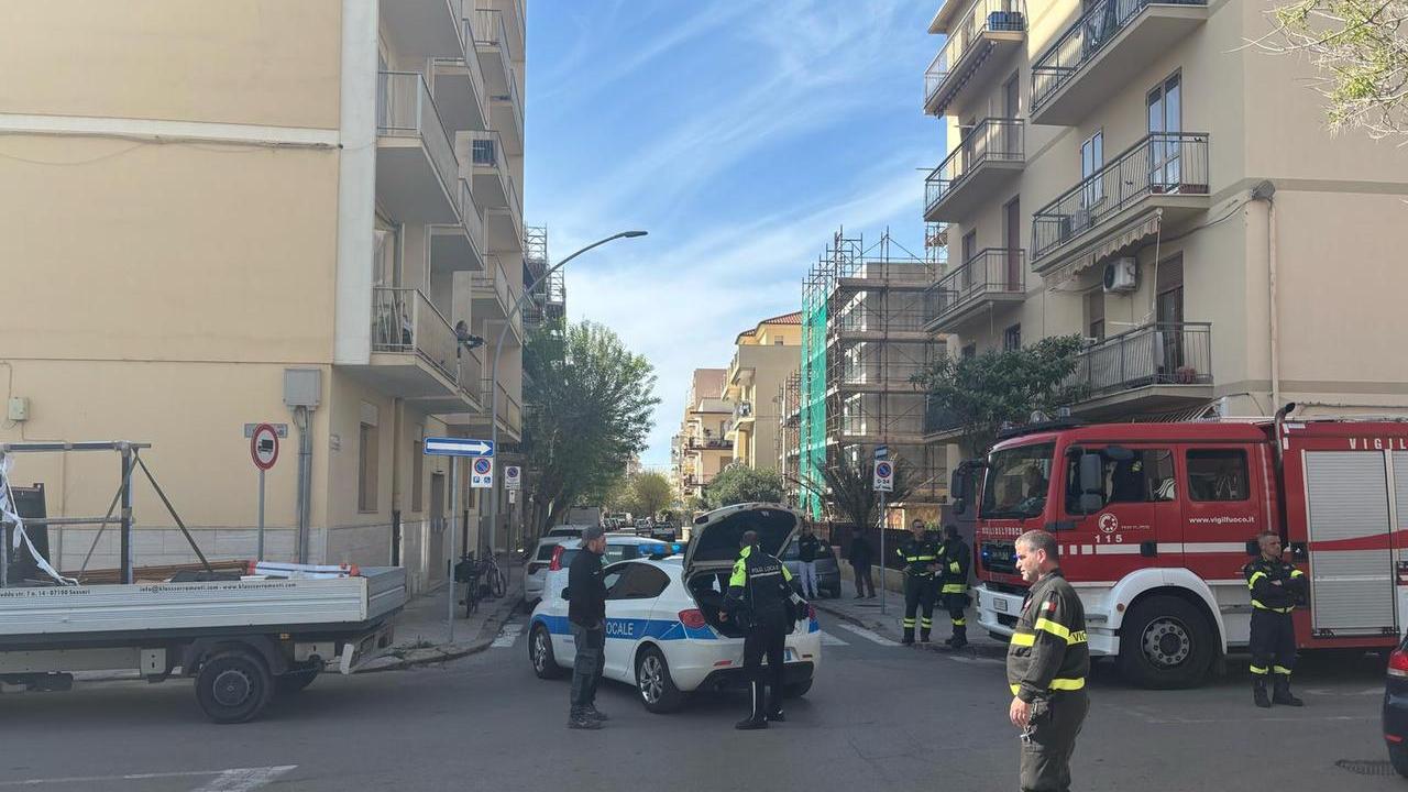 Alghero, urta un autocarro e finisce contro un muro: grave una donna