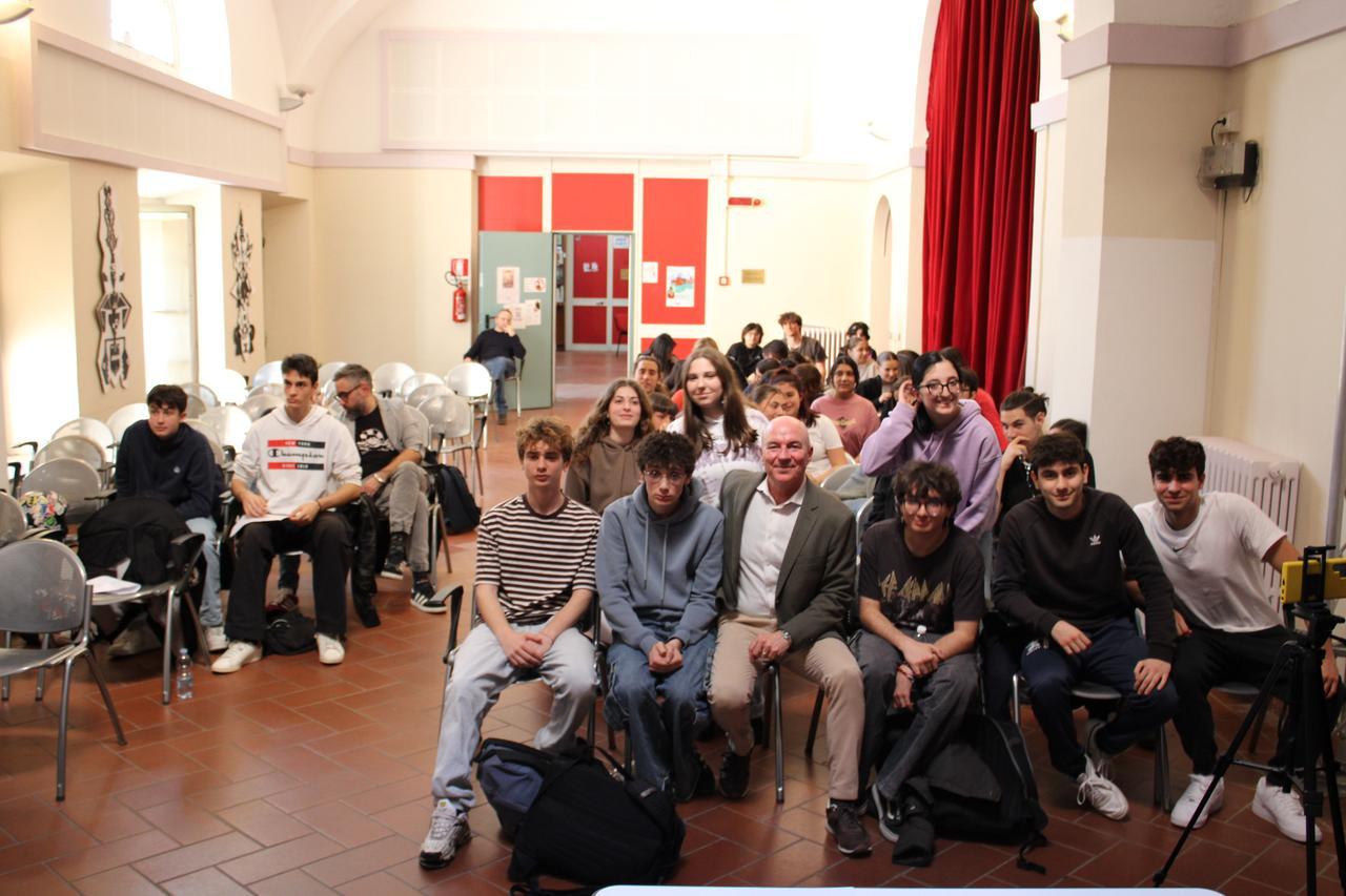 Livorno, gli studenti del laboratorio di podcast intervistano sindaco e capo della protezione civile