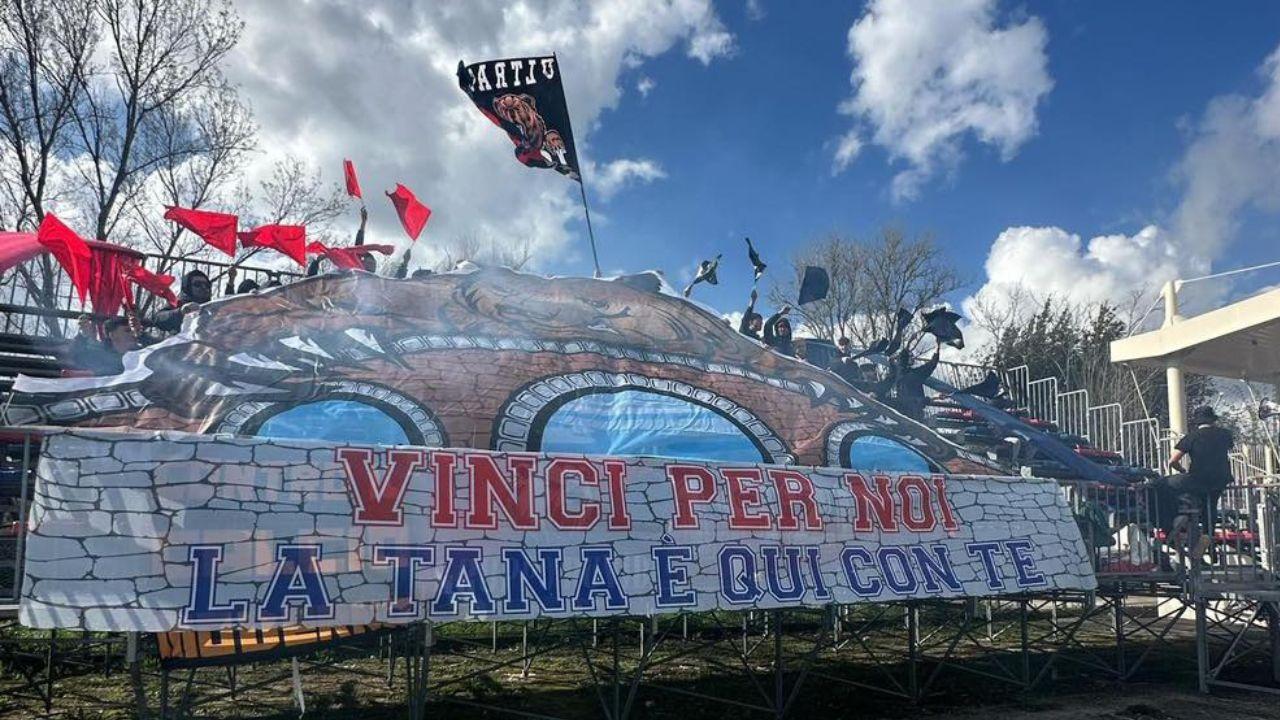 
	I tifosi del Ponsacco nello stadio di casa

