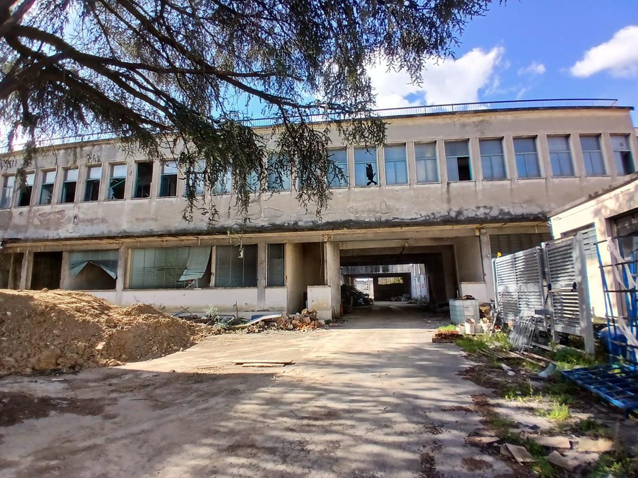 
	Una parte dell&rsquo;ex Rifinizione Bruschi al posto della quale saranno realizzati appartamenti e negozi

