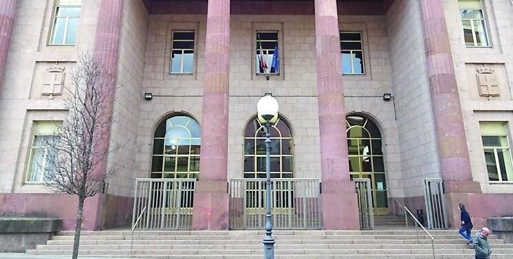 Crea un falso profilo sui social per spiare l’ex, poi lo denuncia per