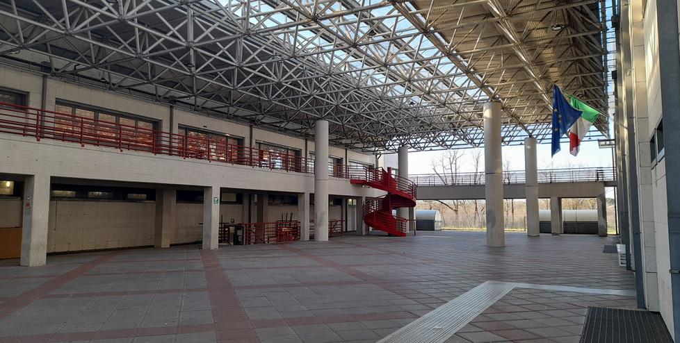 Firenze, condannato per reati su minori: supplente espulso dalla scuola