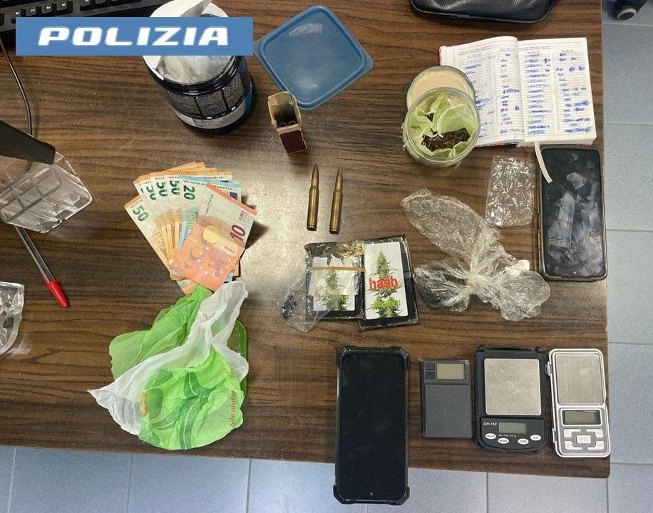 Droga, soldi e contabilità, così lo spacciatore di gestiva il suo business