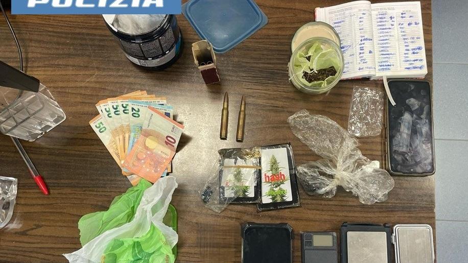 Droga, soldi e contabilità, così lo spacciatore di gestiva il suo business