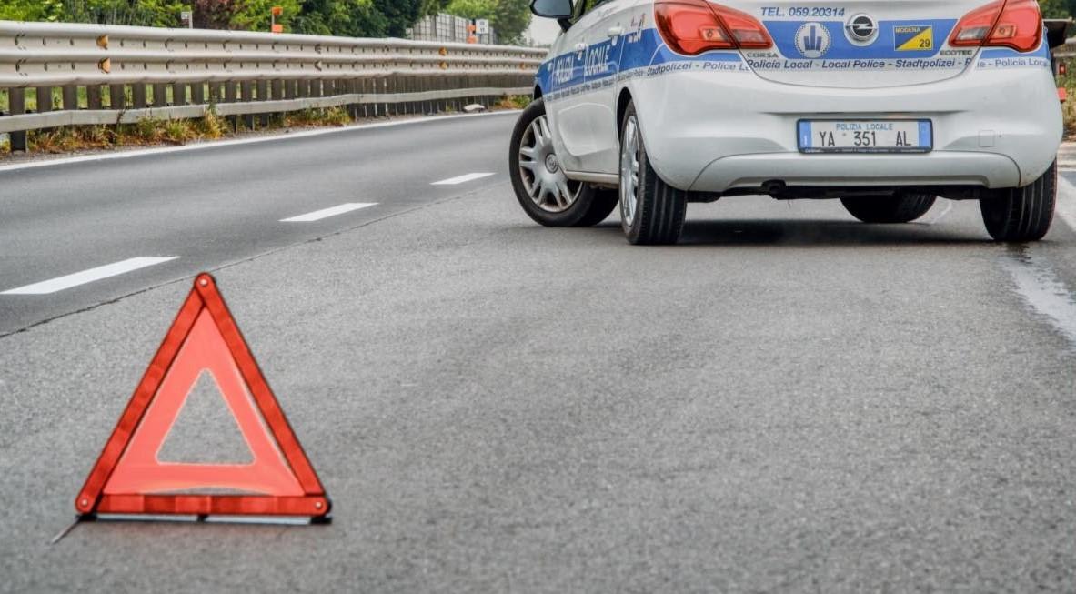 Incidente in tangenziale, un ferito e traffico in tilt