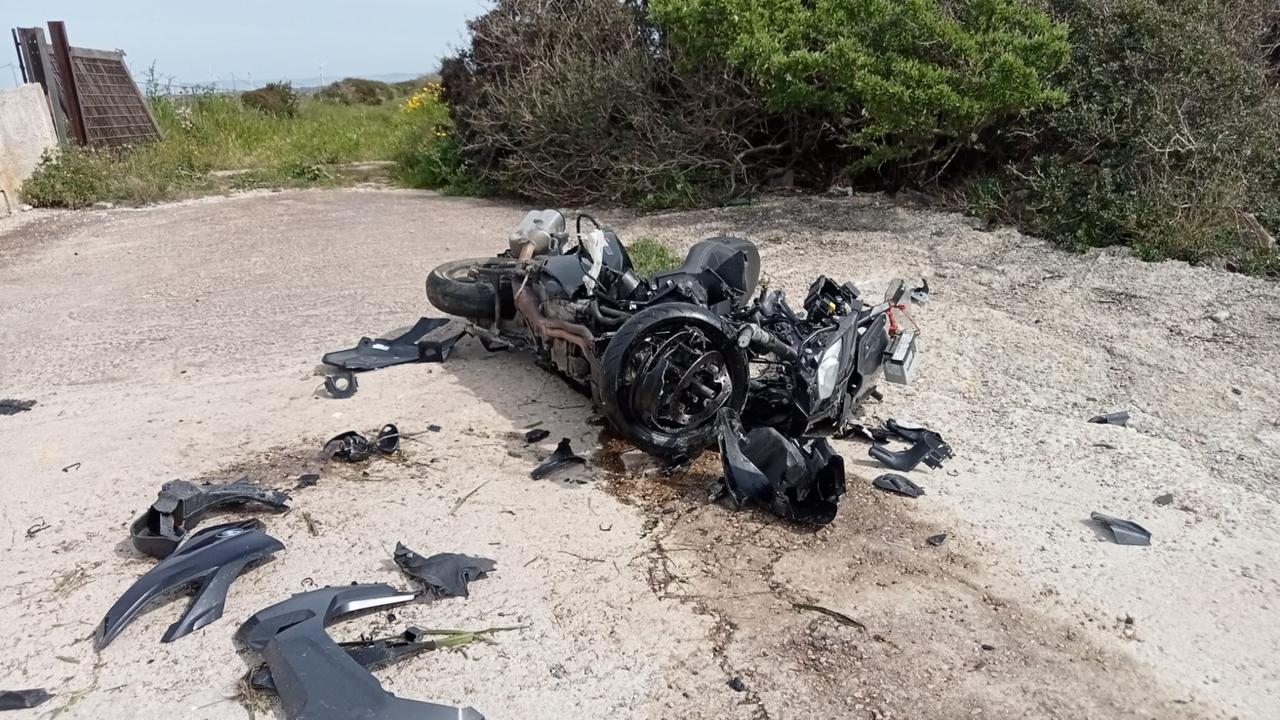 Si schianta con la Bmw sulla strada per Stintino, gravissimo un motociclista: ecco cosa sappiamo