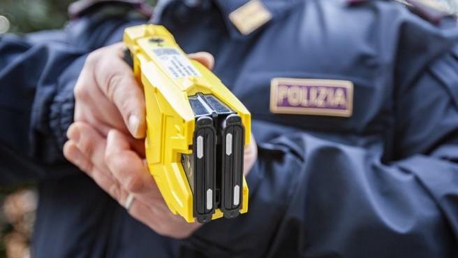 In giro con il taser: «Pensavo fosse una torcia»