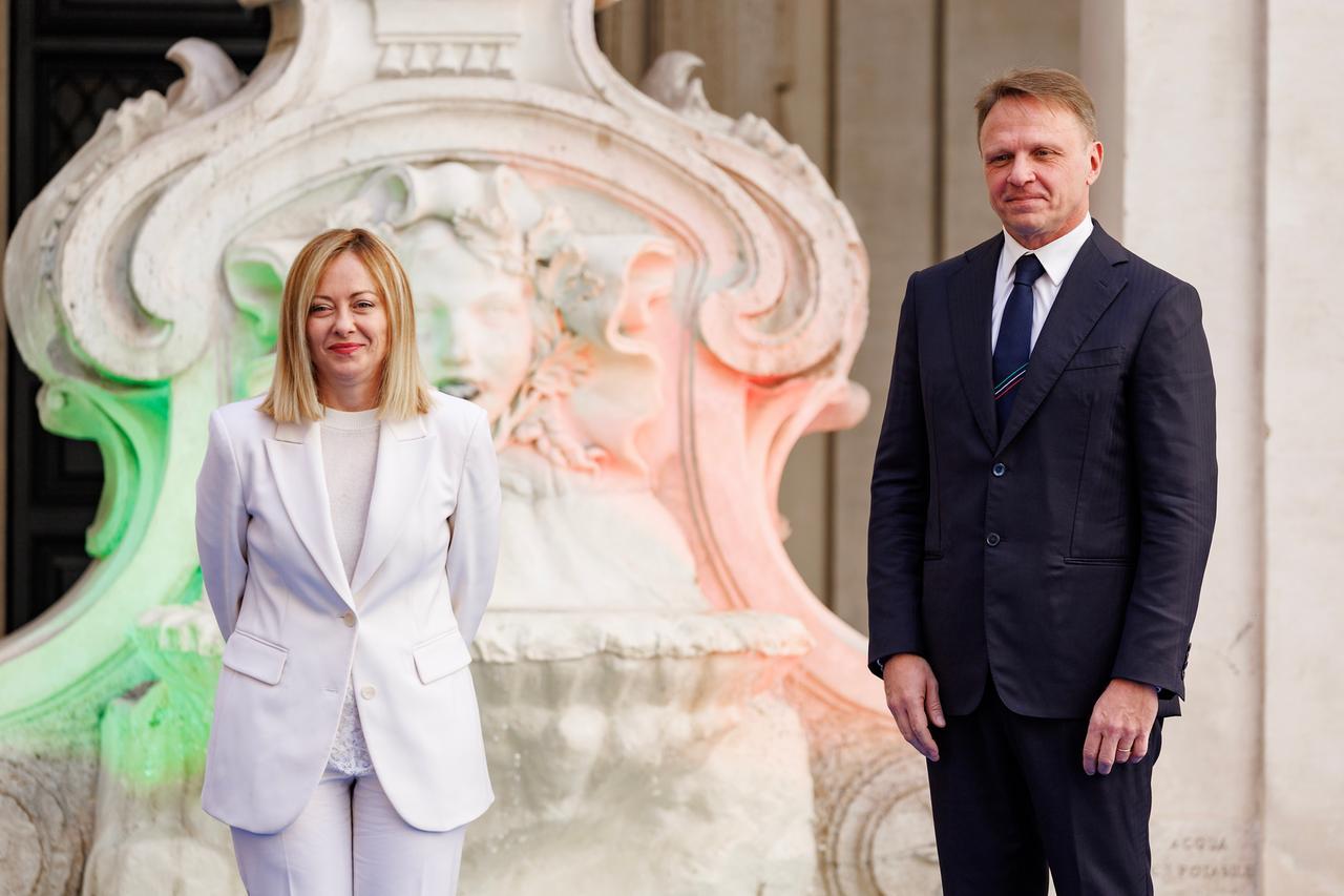 La premier Giorgia Meloni e le sedute di crioterapia a -80 gradi per restare giovane