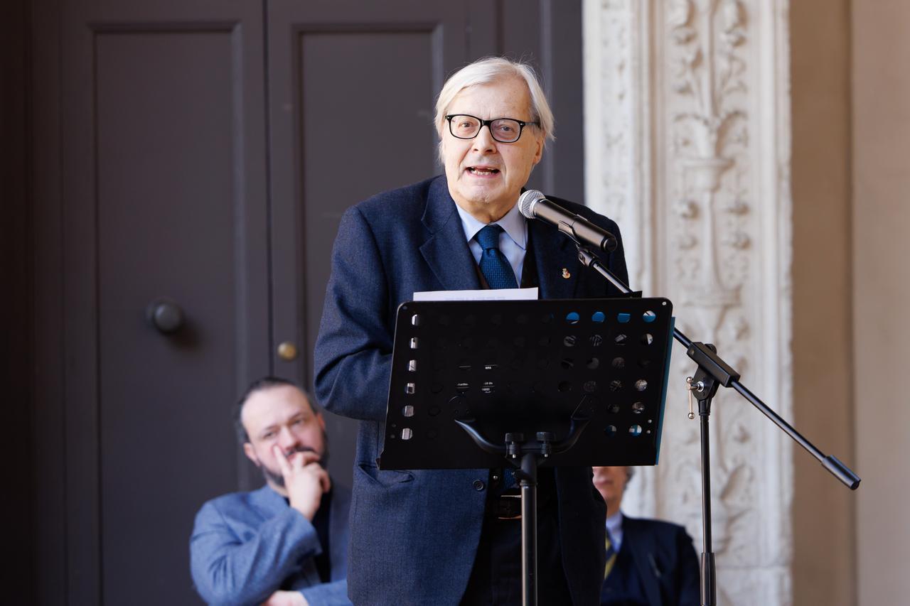 «Su Sgarbi notizie inopportune, tornerà in attività». Come sta realmente il presidente di Ferrara Arte