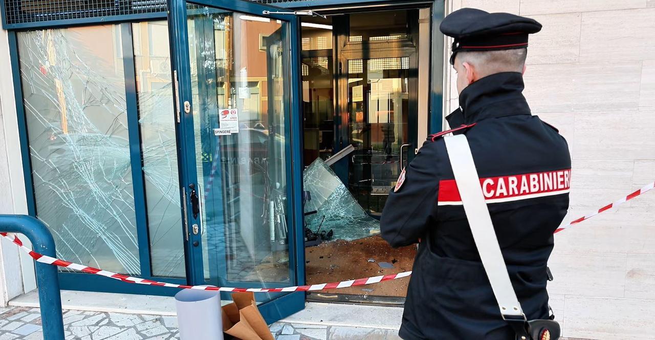 Voghiera, assalto al bancomat di Cassa Padana e fuga col bottino