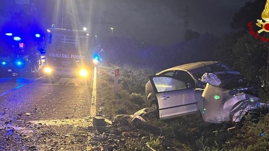 Scontro frontale tra auto: due feriti in codice rosso