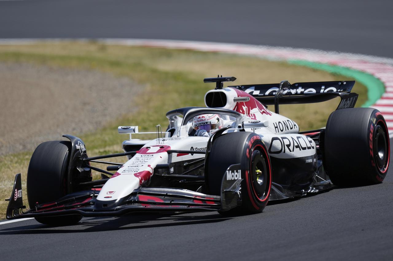 Gp del Giappone, Verstappen in pole davanti alle McLaren. Lecler quarto, male Hamilton