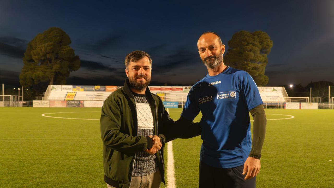 La stretta di mano anti-razzismo