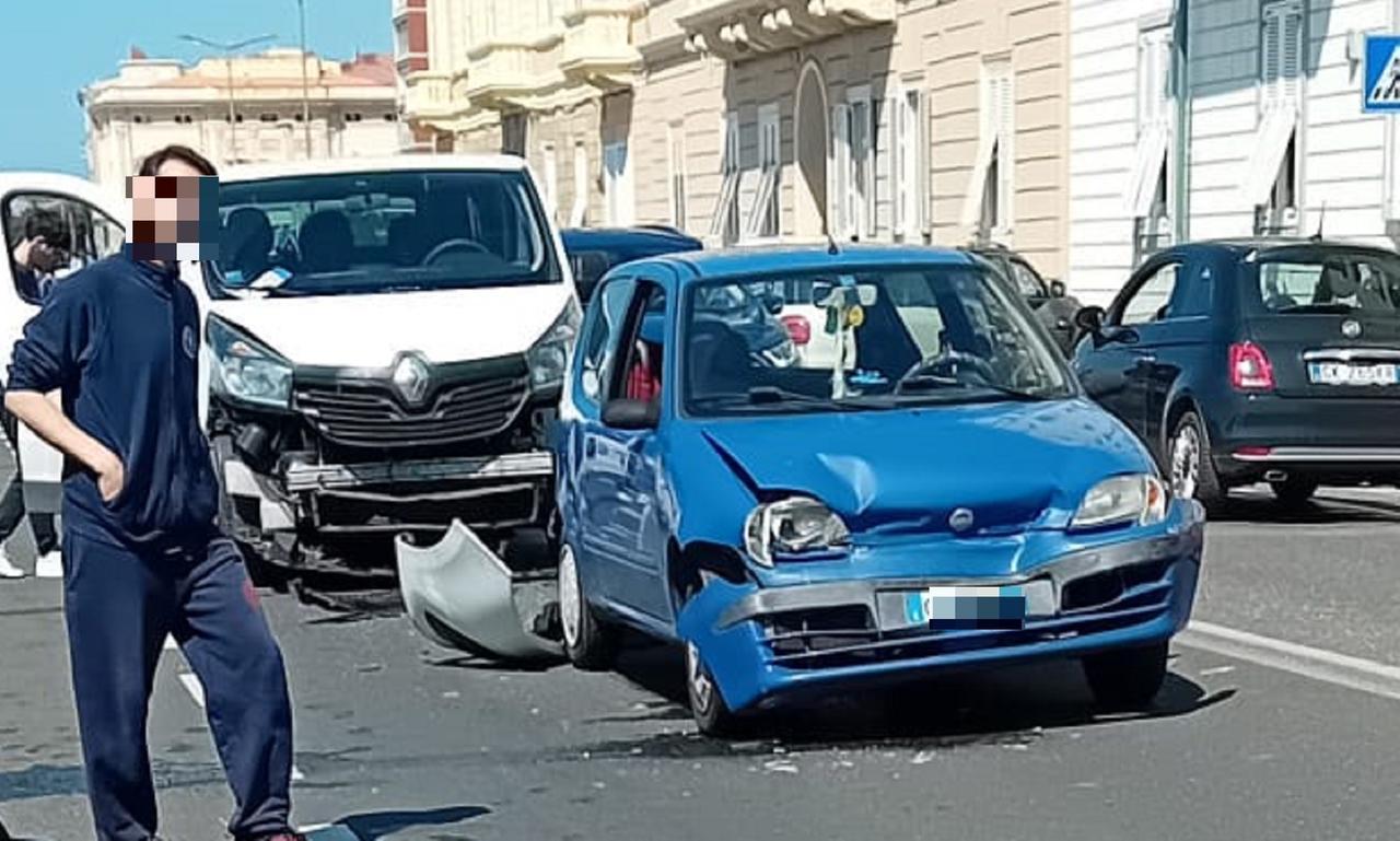 
	Due dei mezzi coinvolti nell'incidente

