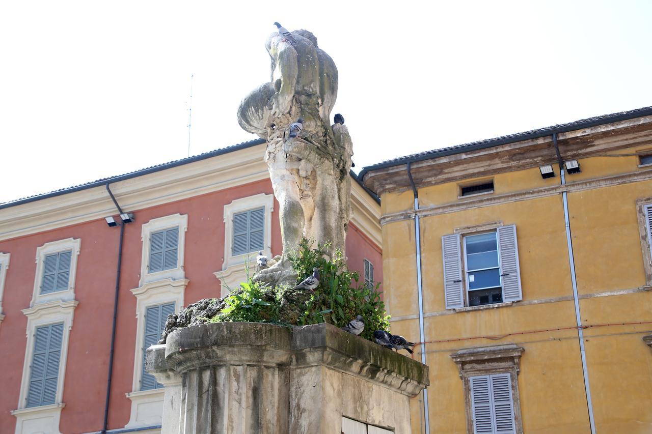 «Bisogna restaurare la statua del Crostolo il prima possibile»