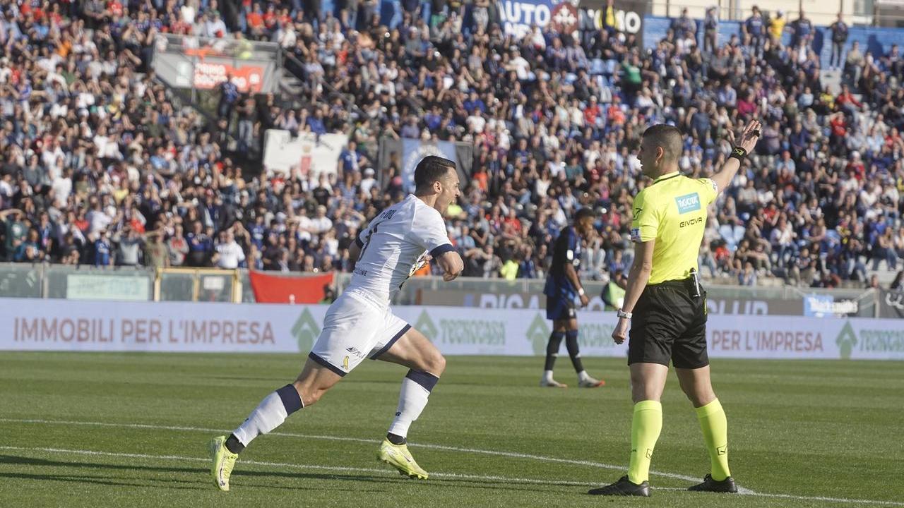 L'esultanza di Santoro dopo il vantaggio