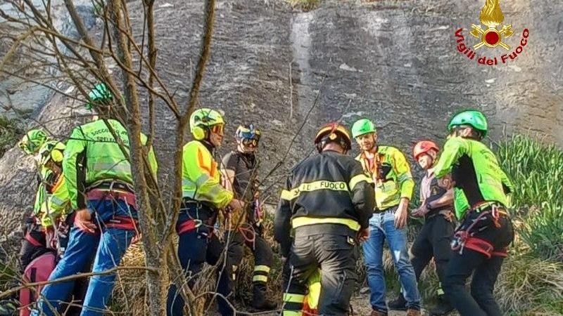 Precipita e sbatte contro la parete della Pietra di Bismantova durante l’arrampicata: climber ferito