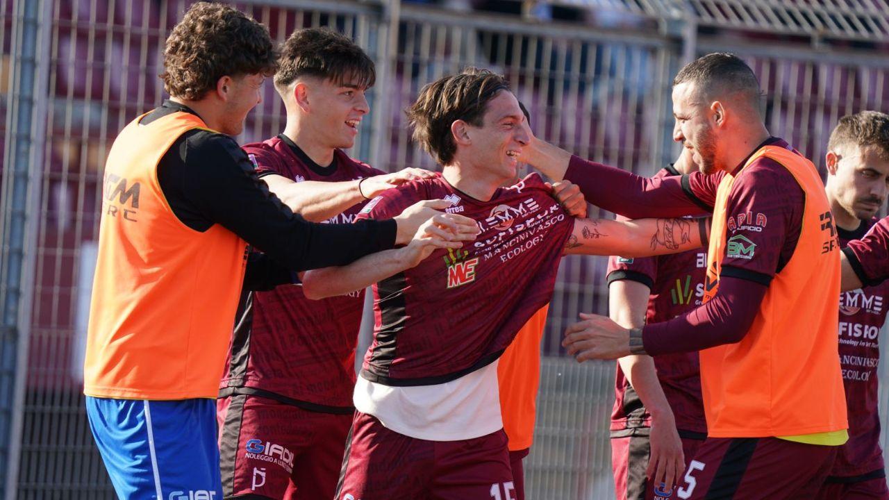 Lipari esulta dopo il gol (Foto Stick)