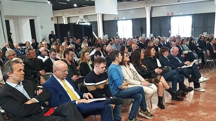 Ferrara, «via l’agroalimentare dalle mani di Trump». La ricetta di De Carlo per aggirare i dazi