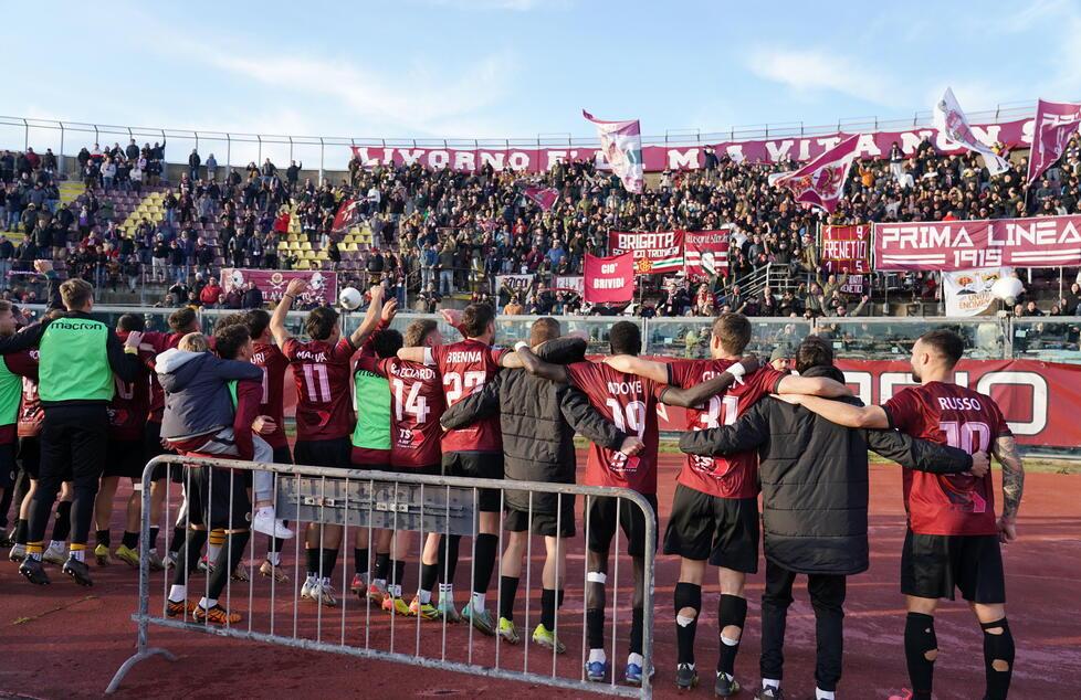 I tifosi e la squadra (foto Stick)