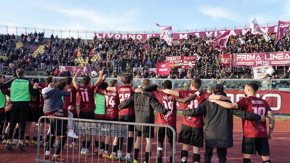 I tifosi e la squadra (foto Stick)