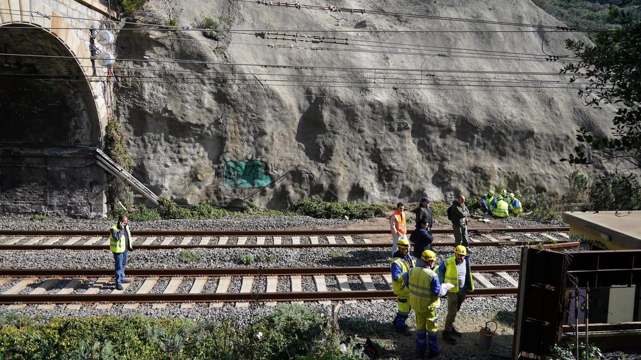 I rilievi dopo l'attentato (foto Stick)