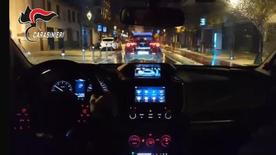 Una pattuglia dei carabinieri (foto d'archivio)