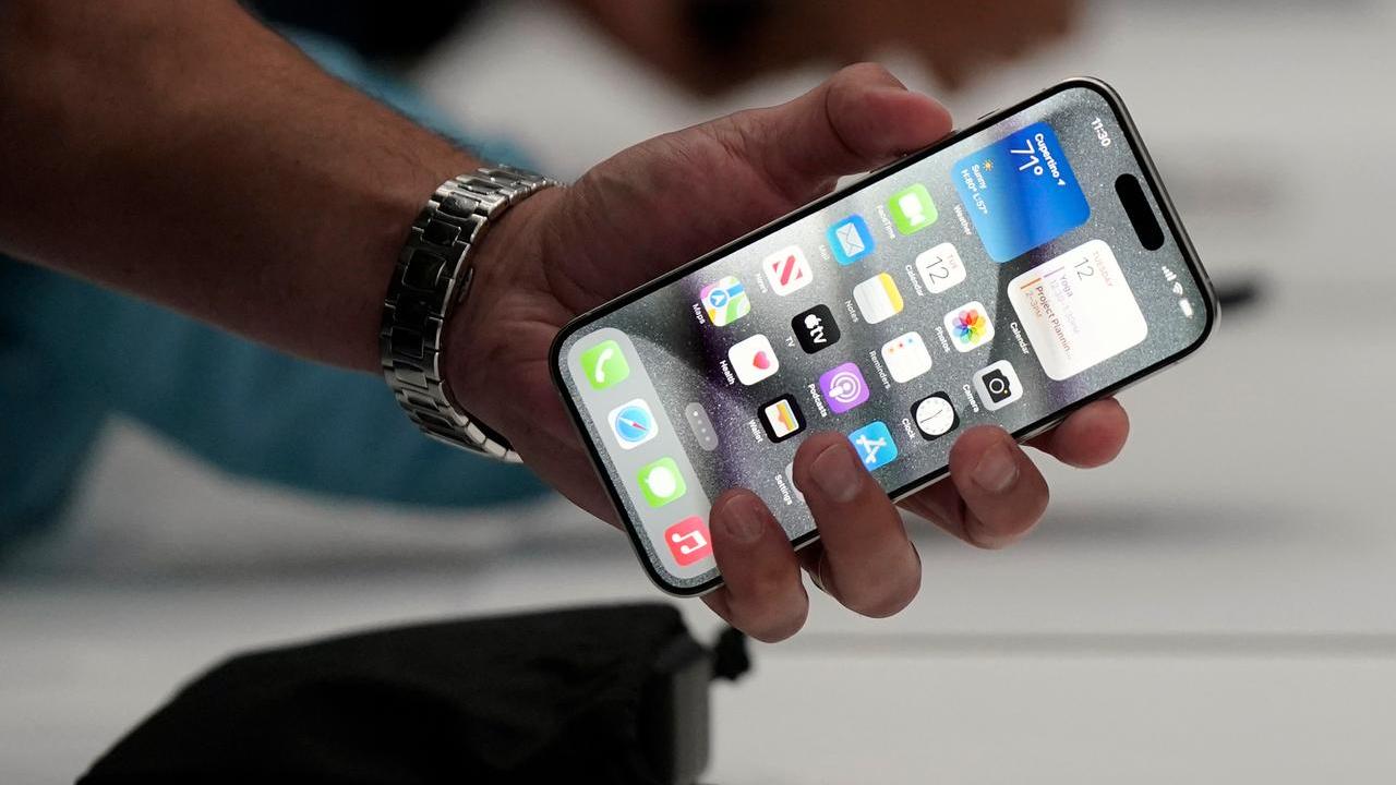 Effetto dazi su Apple, un iPhone potrebbe costare fino a 2.500 euro anche in Europa