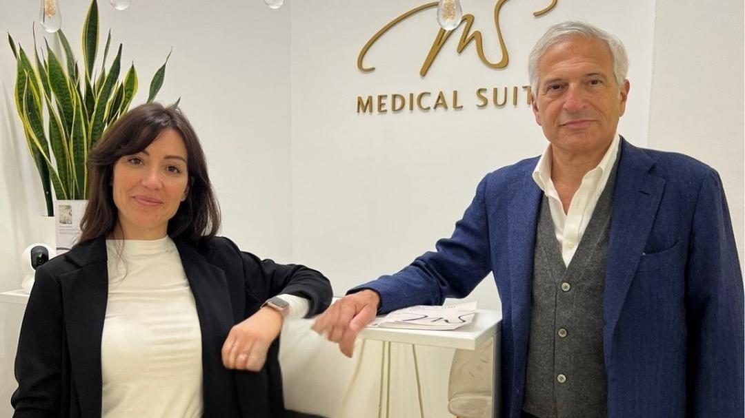 Sara Masala, titolare del Medical Suite, e il professor Paolo Veronesi