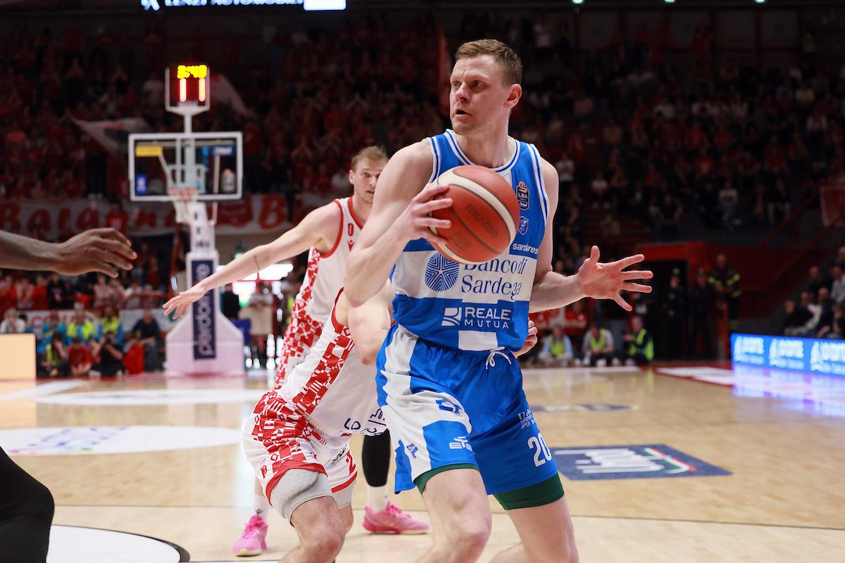 La Dinamo vince a Pistoia 63-86: salvezza in cassaforte