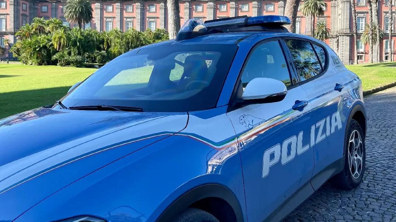 Una volante della polizia di Stato (foto d'archivio)