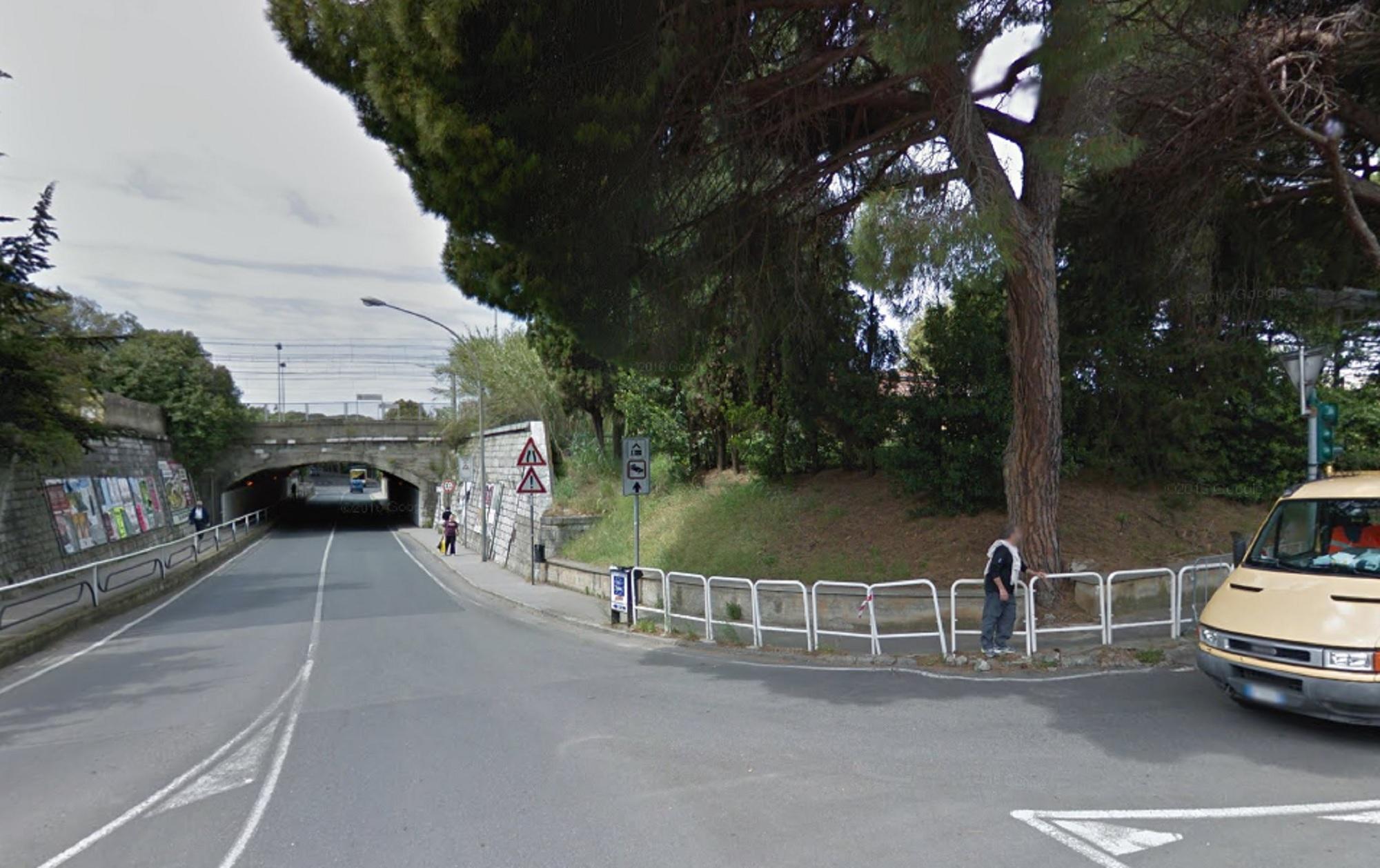 Viale Rosselli, a Cecina, nel tratto d'incrocio dove è successo l'incidente (foto d'archivio)