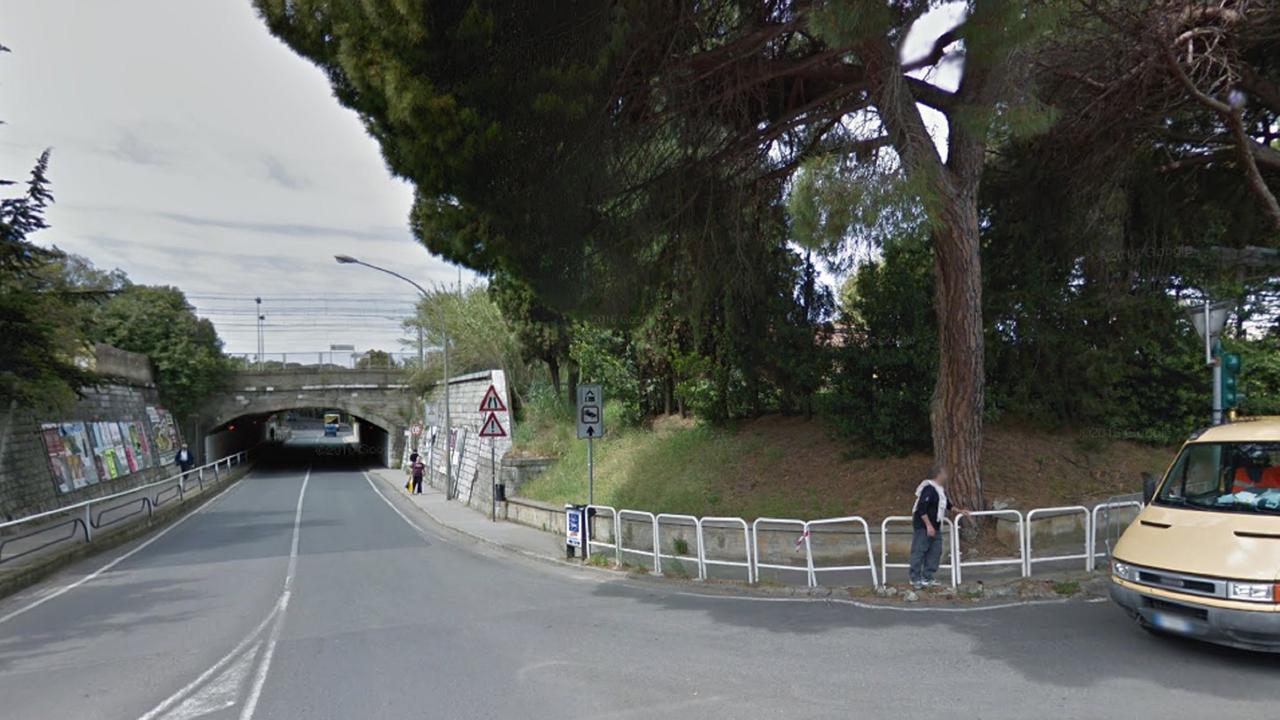 Viale Rosselli, a Cecina, nel tratto d'incrocio dove è successo l'incidente (foto d'archivio)